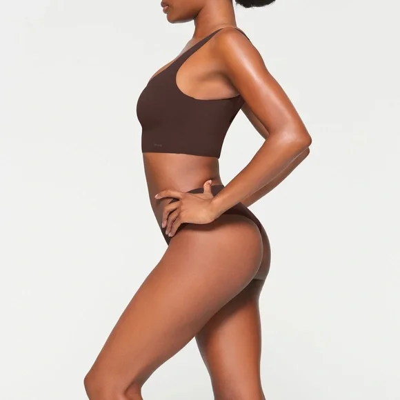 SKIMS NAKED PLUNGE TANK BRALETTE ESPRESSO SIZE M - Picture 4 of 5